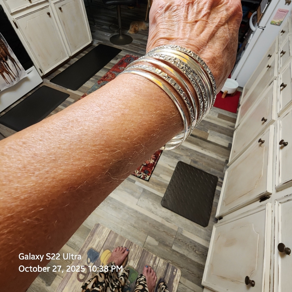 Elegant Silver Bangle Bracelet Set - Picture 8 of 13